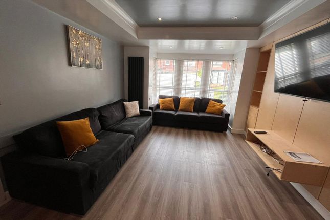 Estcourt Terrace, Leeds photo 4
