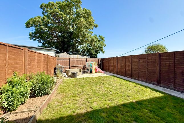 23, Brick Kiln Close, Great Yarmouth photo 3
