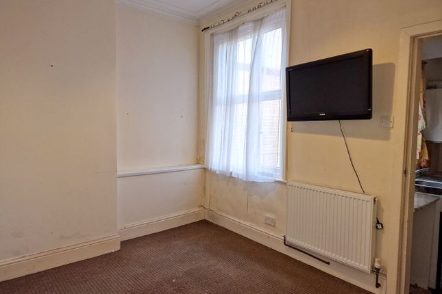 Flat 8, 3 St Davids Road North, Lytham St Annes photo 3