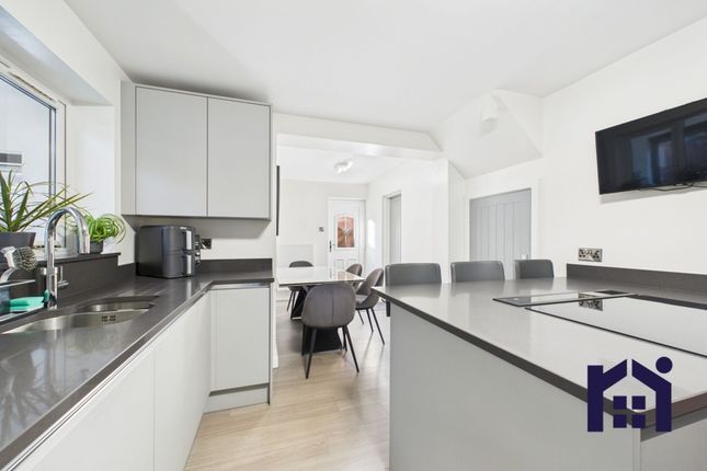 5 Middlewood Close, Chorley photo 2
