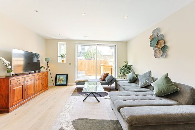 98C,, Warwick Road, Ealing photo 4