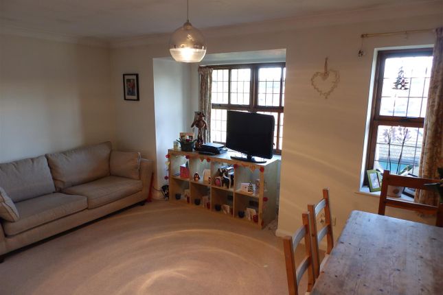 8, Stirling Court, Surbiton photo 2