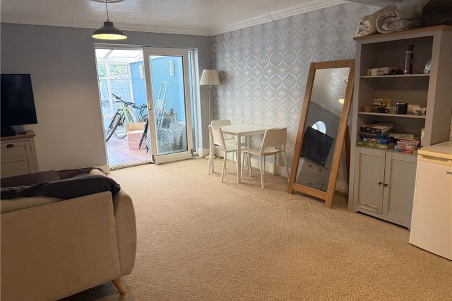 5, Oaklands, Northampton photo 3