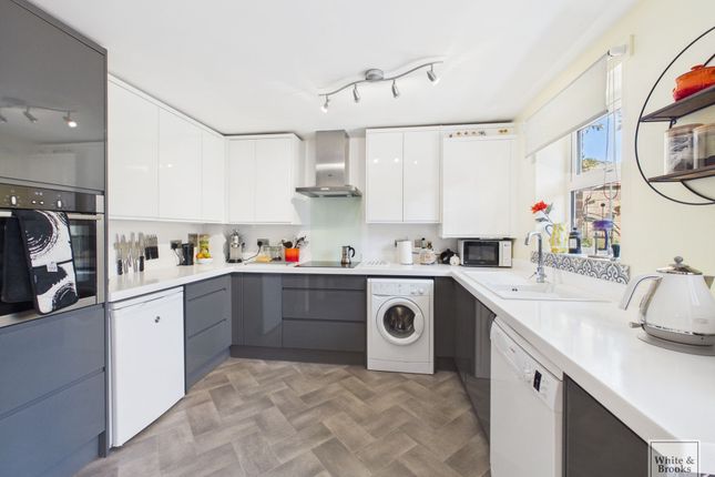 15 Blackthorn Avenue, Bognor Regis photo 3