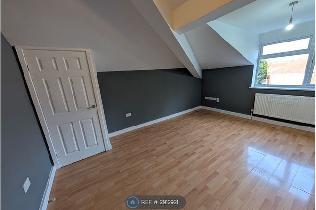 Flat, Orton Road, Leicester photo 2