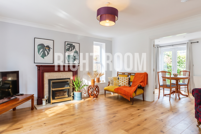 Room 3, Fluellen Place, Bicester, Fareham photo 3