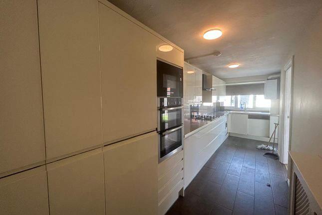 12 LODGE WAY, SHEPPERTON, SHEPPERTON photo 3