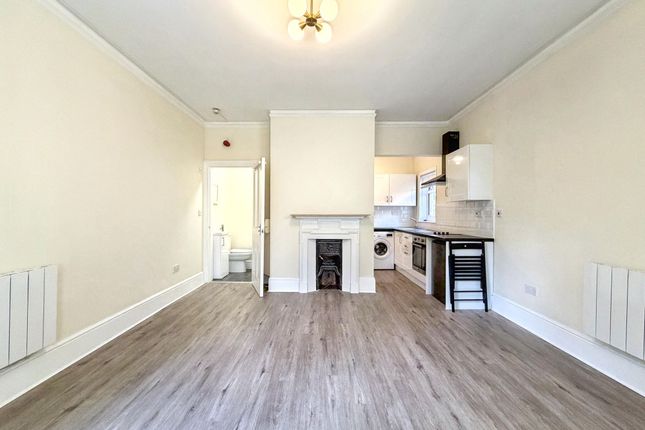 Flat 5, 8 Upper Brighton Road, Surbiton photo 3