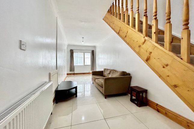 29B, Langdale Gardens, Greenford photo 2