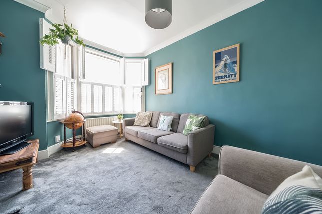 150b Kennington Lane, London photo 3