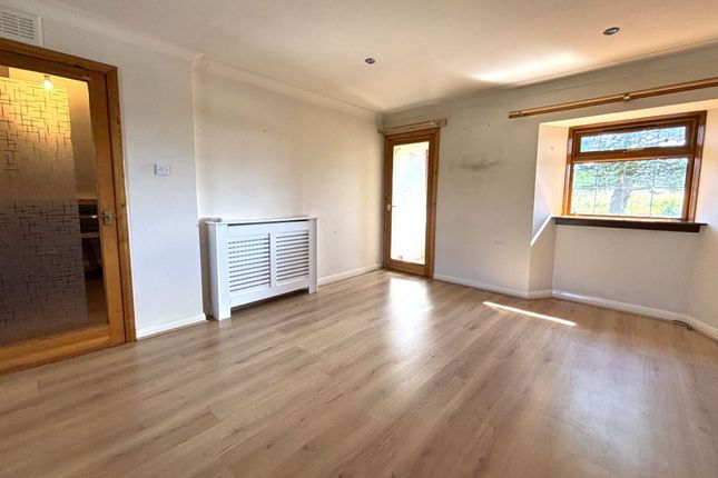 3 Garland Cottages, Dunfermline photo 3