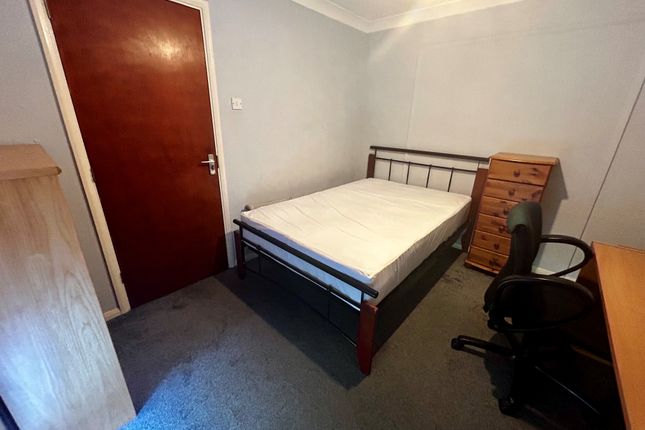 Room 1, 58, Barlows Reach, Chelmsford photo 3