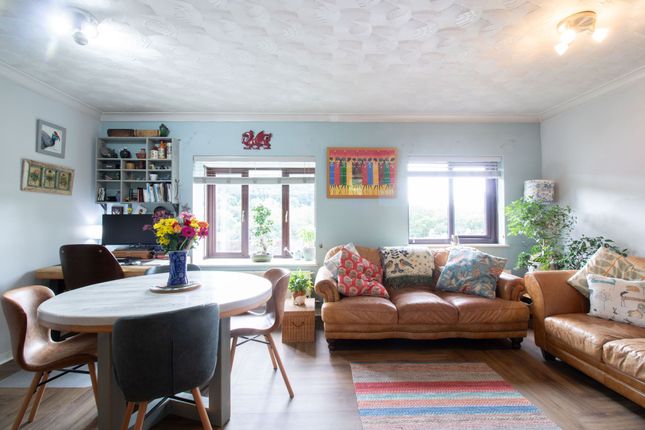 15 Cae Gorlan Court, Newport photo 3