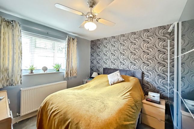 14, York Road, Ash photo 4