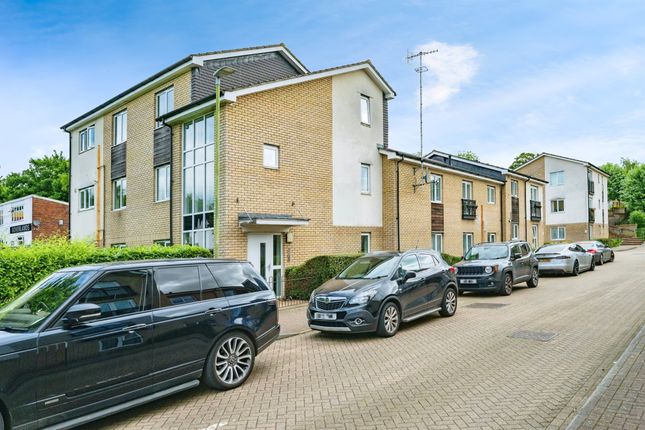 Thumbnail Flat for sale in Harkness Road, Hemel Hempstead