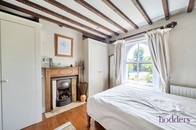 20, Laburnum Road, Chertsey photo 4