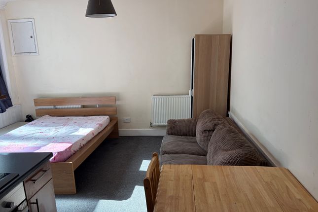 61, Rollins  Street, South Bermondsey London photo 5