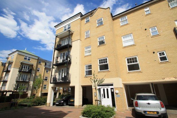Thumbnail Flat to rent in 37 Renwick Drive, Bromley