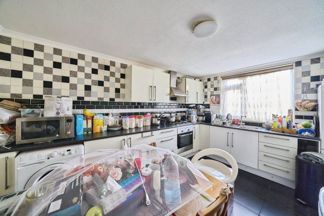 35, Southern Avenue, Feltham photo 3