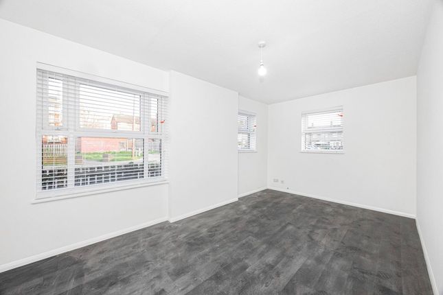 87 Longbridge Way, London photo 2