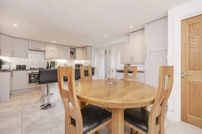 69, Thornbury Road, London photo 4