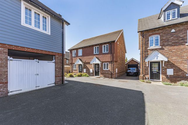 2-bed house on 32, Novello Close, Sevenoaks, £400,000