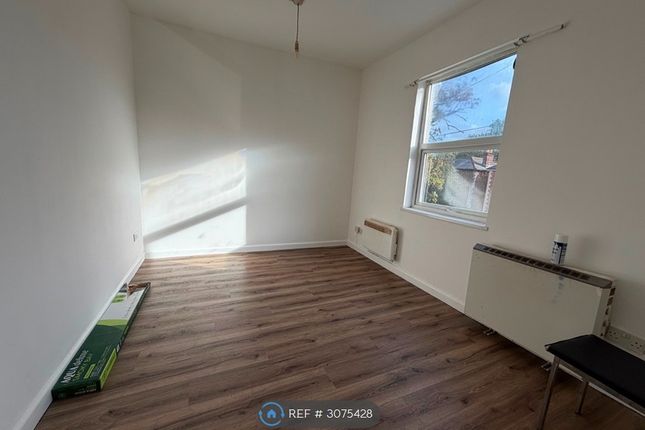 Waterloo Road, Flat, Southampton photo 2