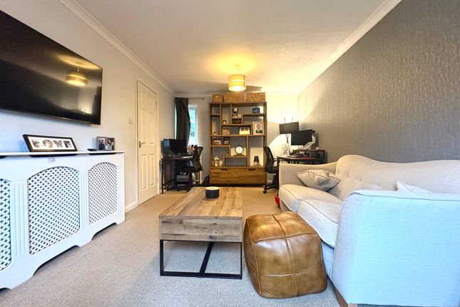 41, Kirkmeadow, Peterborough photo 3