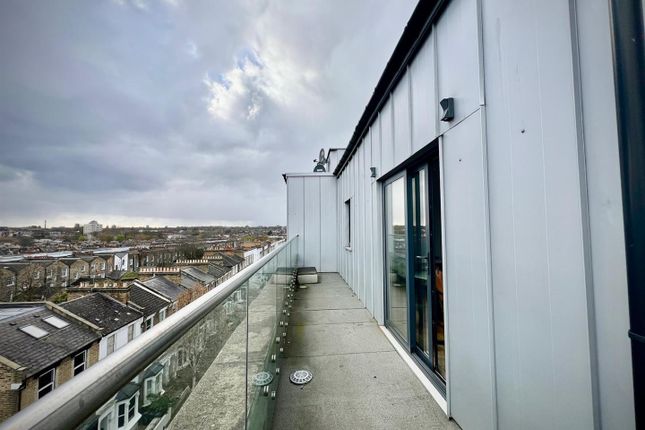 Flat 12, Stoke Newington Road, London photo 5