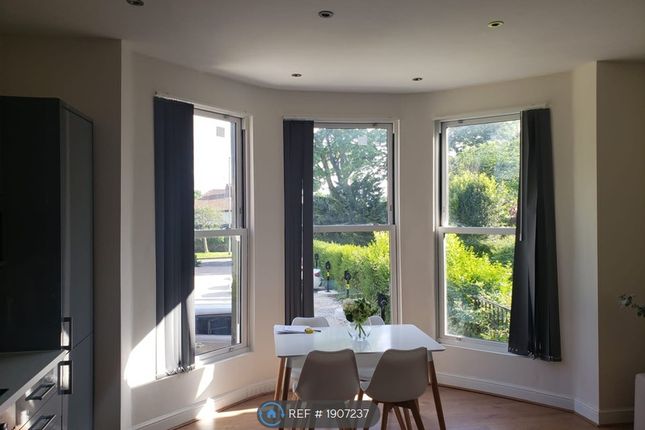 Flat, Lidgett Lane, Leeds photo 4