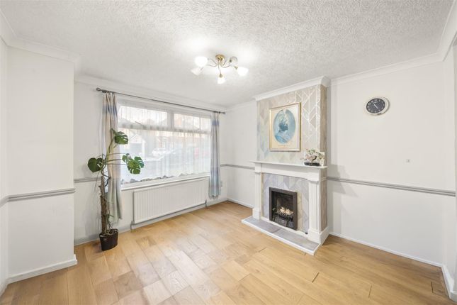 22, Wentworth Crescent, Hayes photo 2