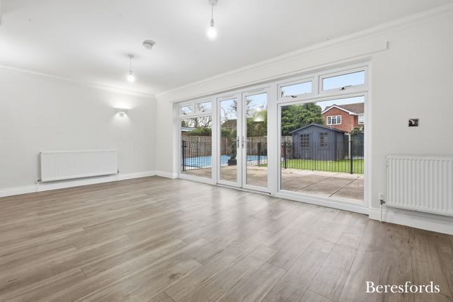 1, Holt Drive, Witham photo 4