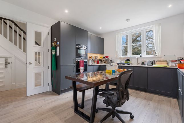 8 Trento Mews, Hadley Wood photo 4