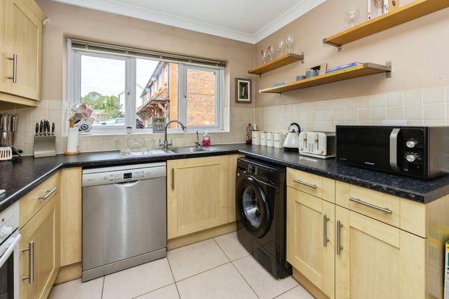 22, Brisley Court, Ashford photo 3
