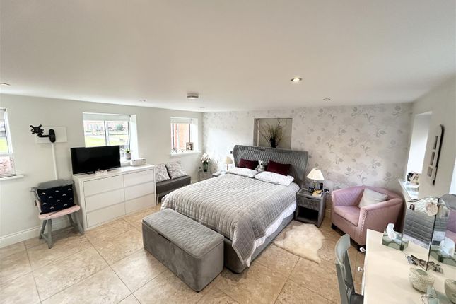 Flat for sale in King Edward Place, Bushey