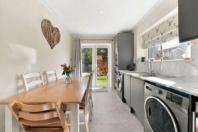 3, Katherine Close, Addlestone photo 2