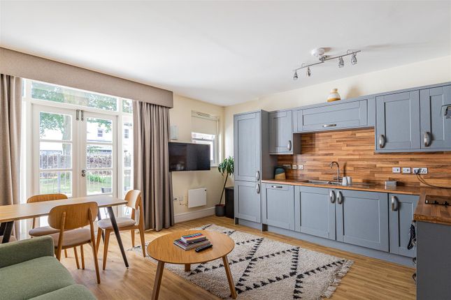 Cathedral Road 74-76, 10-3.Jpg