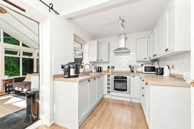 28, Mead Grove, Leeds photo 3