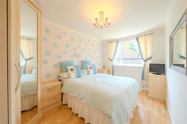1, Holt Park Grove, West Yorkshire photo 4