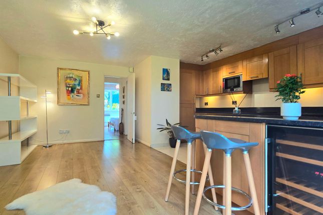 3 Oak Court, Farnham photo 4