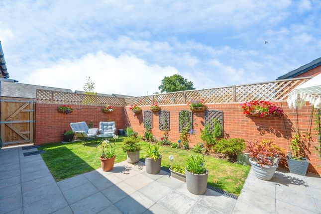 24, Chestnut Road, Lichfield photo 2