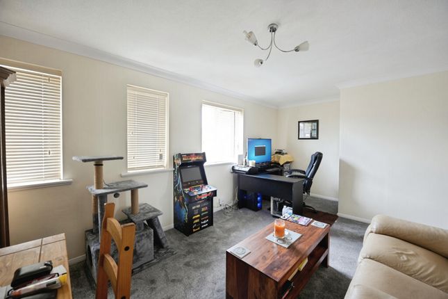 10, Shaw Crescent, Tilbury photo 2