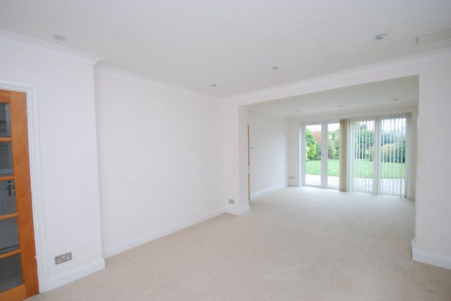 28, Holtspur Top Lane, Buckinghamshire photo 3