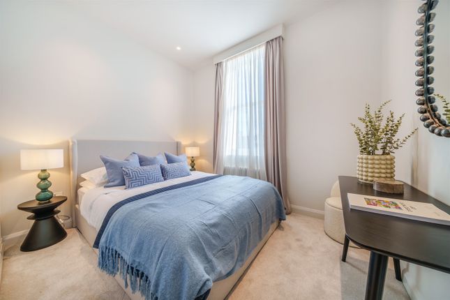 Flat to rent in Westbourne Park Road, London