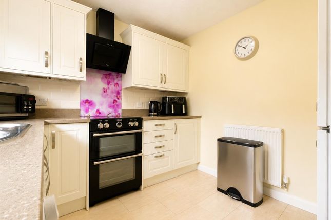 17, Rubbra Close, Milton Keynes photo 2