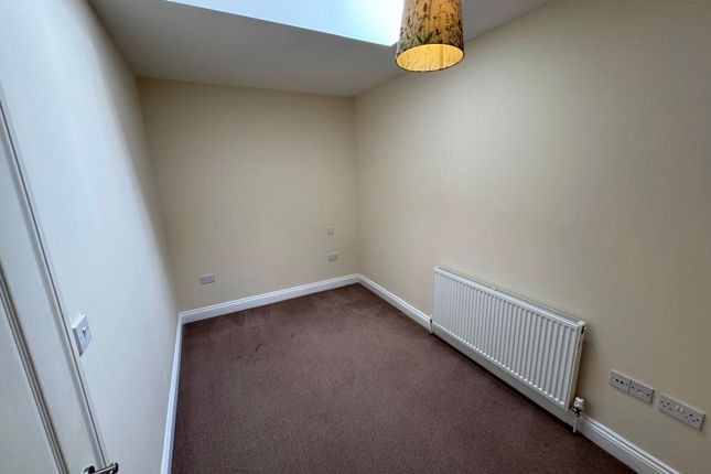 Flat 1, 61a High Street, Herts photo 5