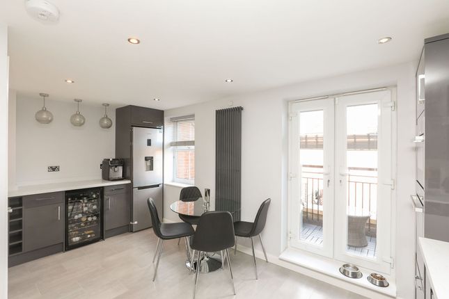 69 Oxclose Park Rise, Sheffield photo 4