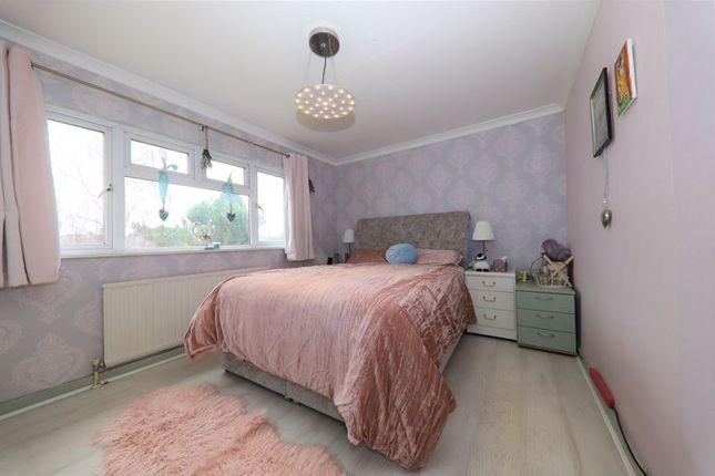 Flat for sale in Curtis Close, Rickmansworth