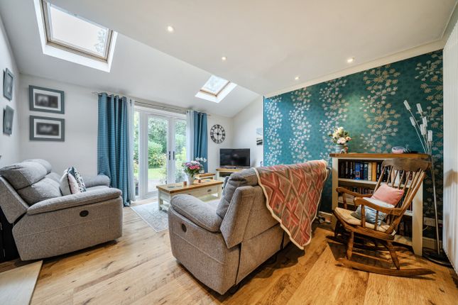 20, Wallis Close, Dartford photo 2