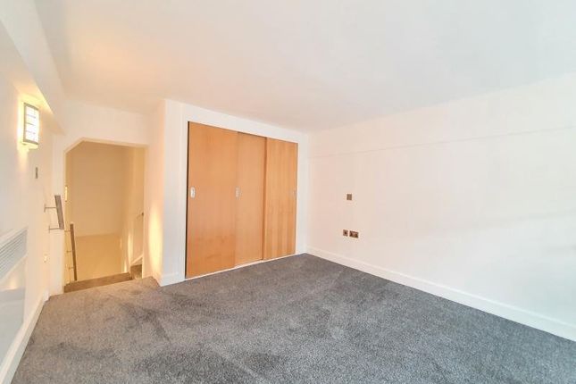 A208, Castle Exchange, 41, Broad Street, Nottinghamshire photo 4